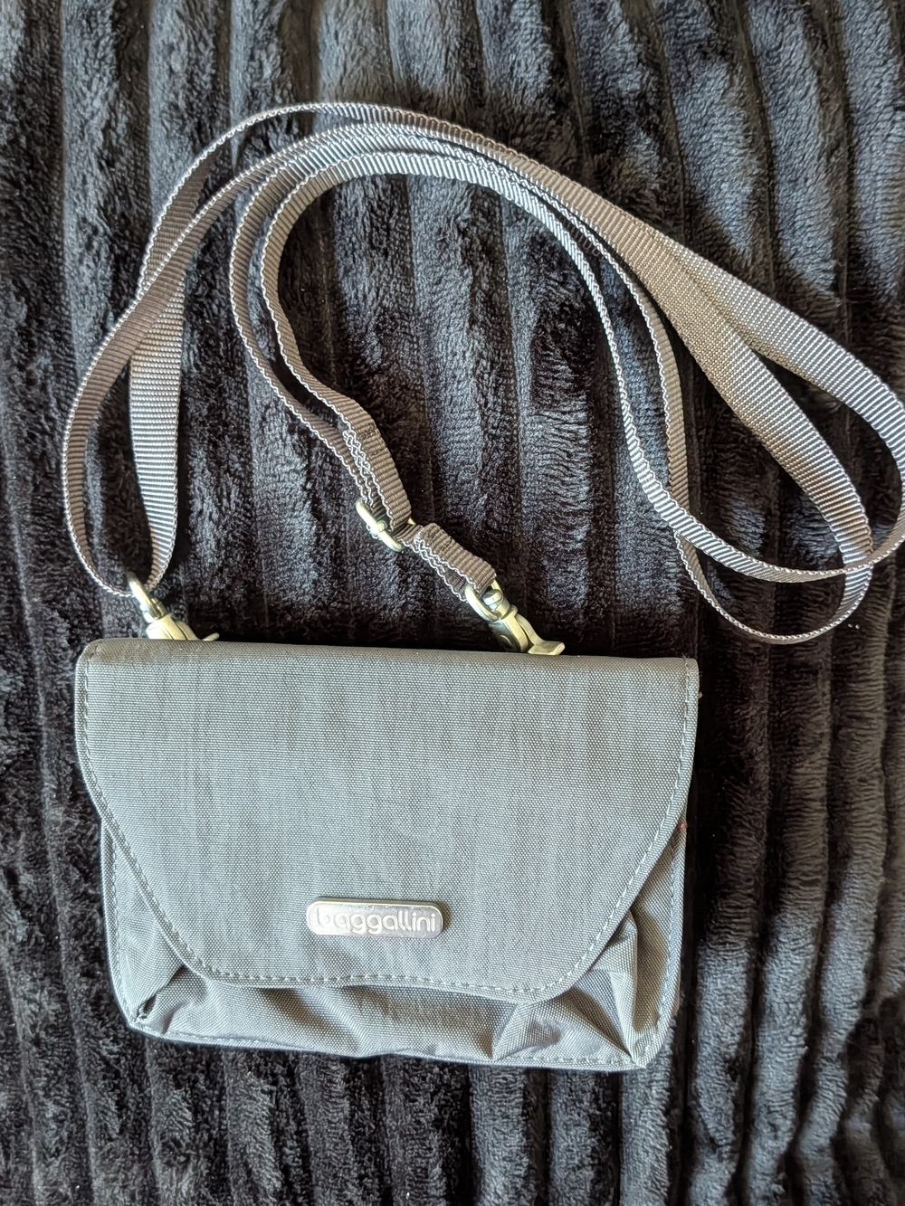 Baggallini Gray Compact Crossbody Wallet Bag